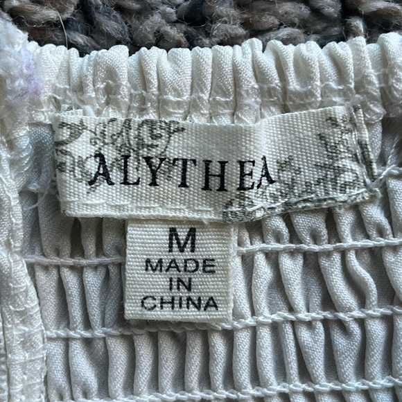 Flower Top 🌸 - Picture 5 of 6